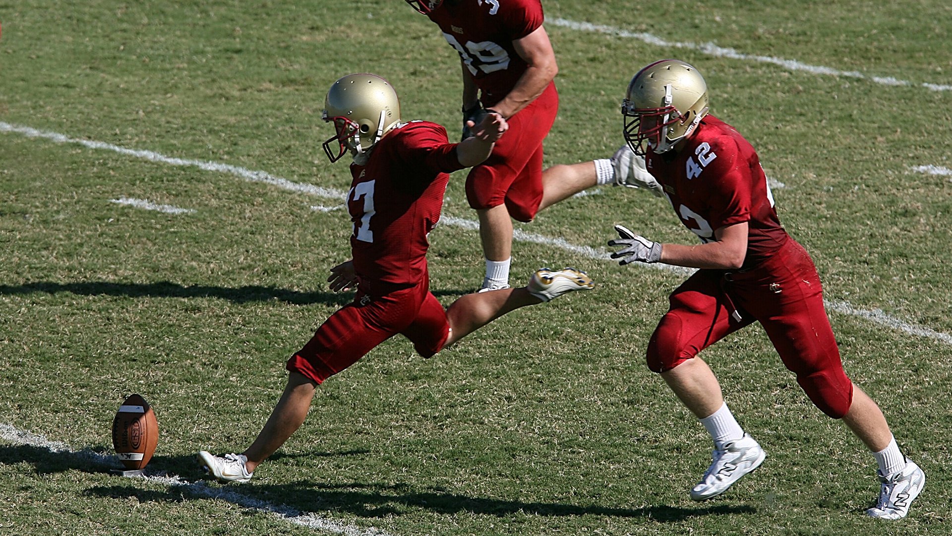 2015年季后赛:库里在对阵灰熊的比赛中,投中8个三分球收官,帮助勇士摘得冠军!